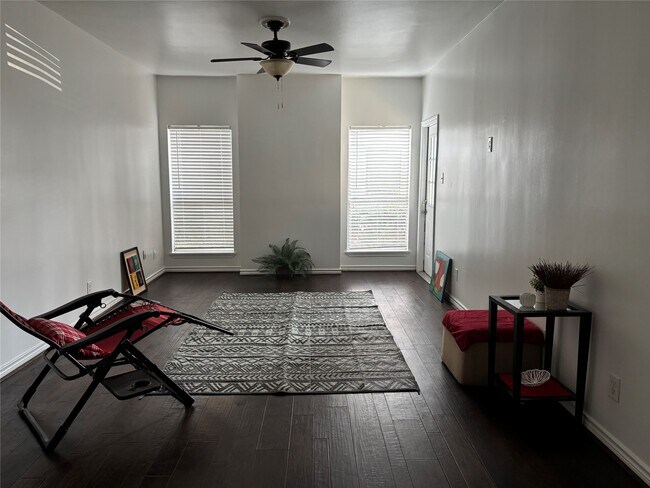 Building Photo - 10047 Westpark Dr