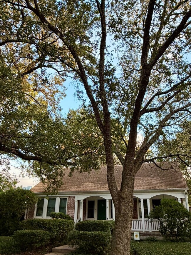 Building Photo - 1621 Cherryhurst St