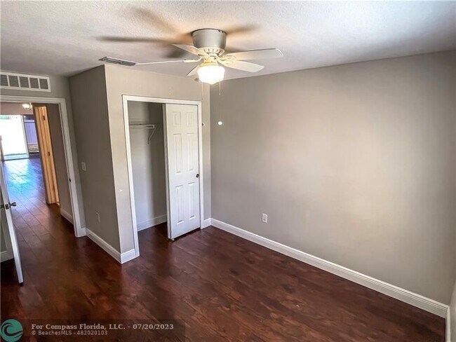 Building Photo - 5870 NW Pine Trail Cir