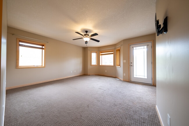 Building Photo - 852 W Berwood Ave