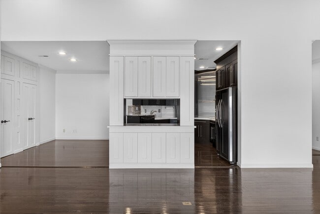 Building Photo - 155 N Hanley Rd