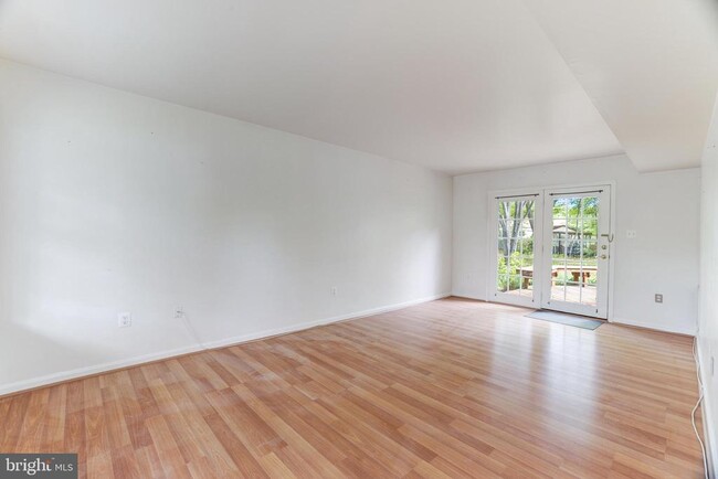 Building Photo - 13868 Racine Ct