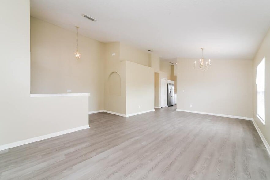 Building Photo - 4610 Sandhurst St