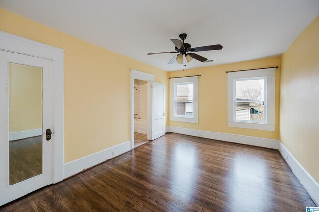 Building Photo - 2810 Rhodes Cir S