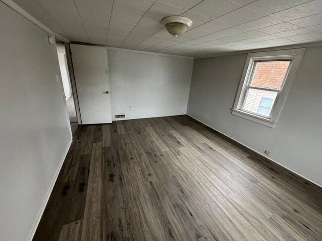 Building Photo - 2 bed 1 bath