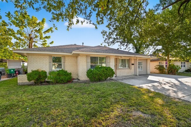 Building Photo - 138 E Rocky Creek Rd