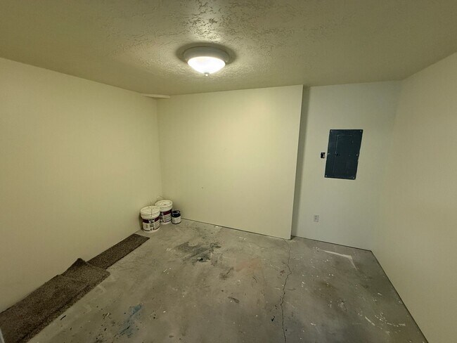 Building Photo - 5 Bedroom Home in Herriman; 2700 sq ft; Open Floor Plan