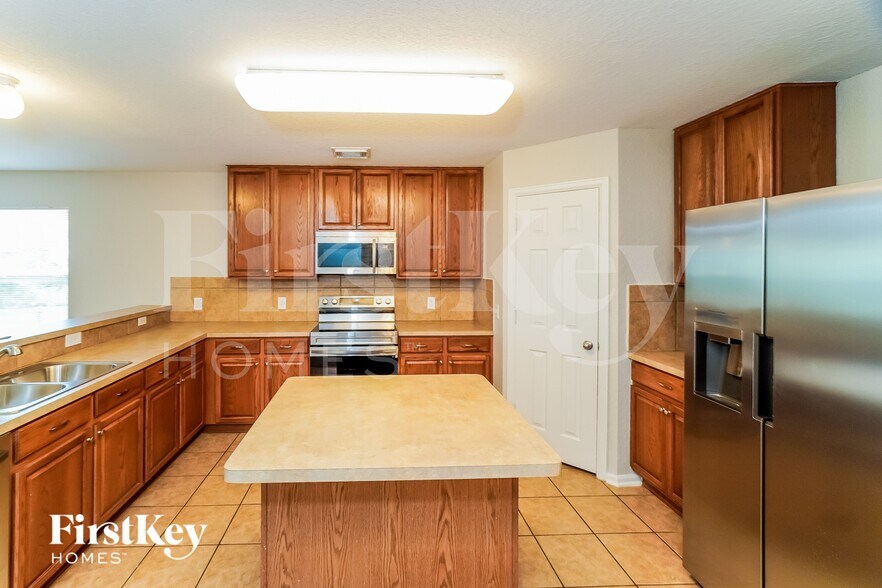 Building Photo - 3838 Sausalito Fern