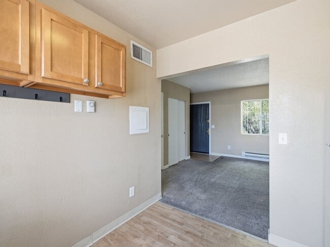 Building Photo - 1525 S Woodland Ave