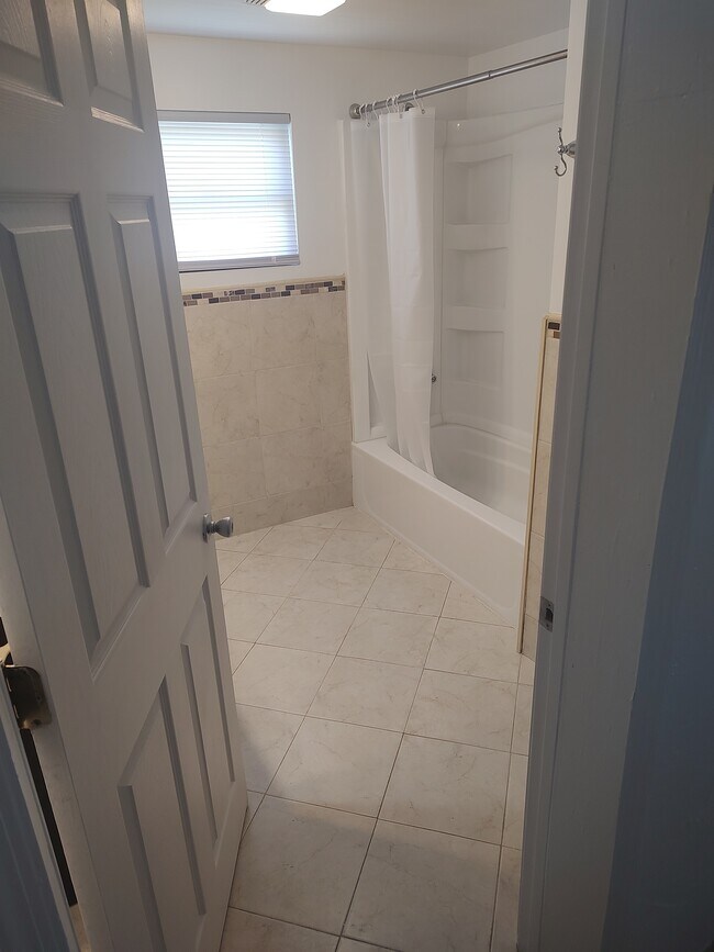 Bathroon - 4011 Bandy Rd