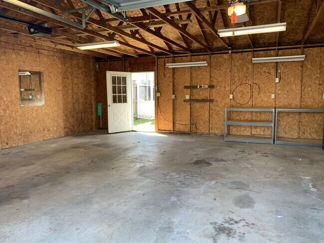 Building Photo - CONTRACT PENDING!!Spacious 2-story, 3 bed/...