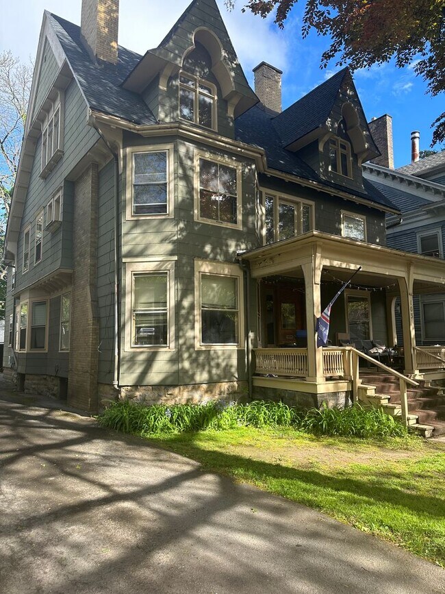 Building Photo - 103 Dartmouth St