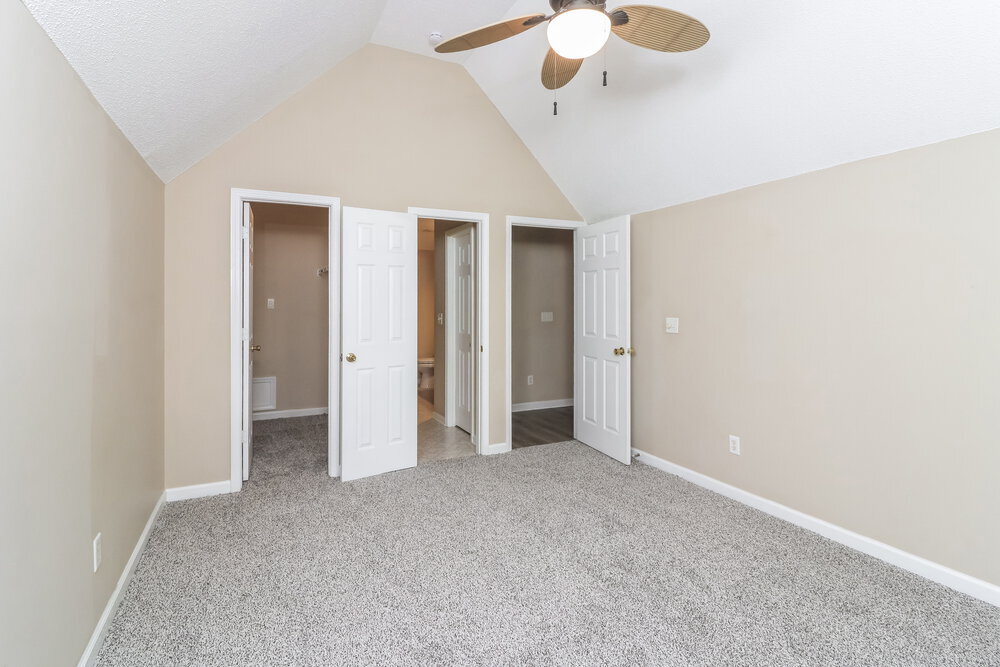 Building Photo - 3695 Longview Dr