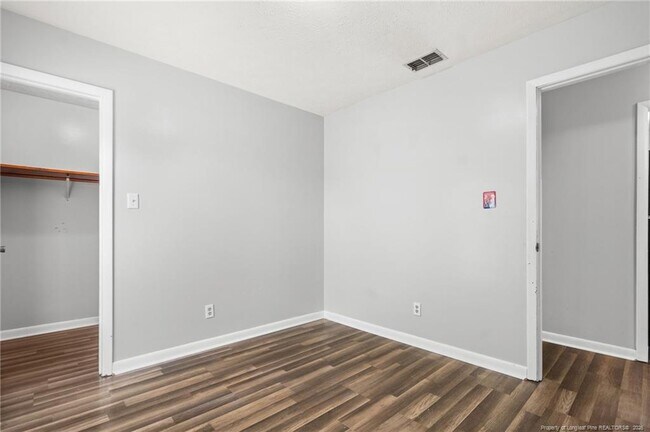 Building Photo - 920 Inglewood Ln