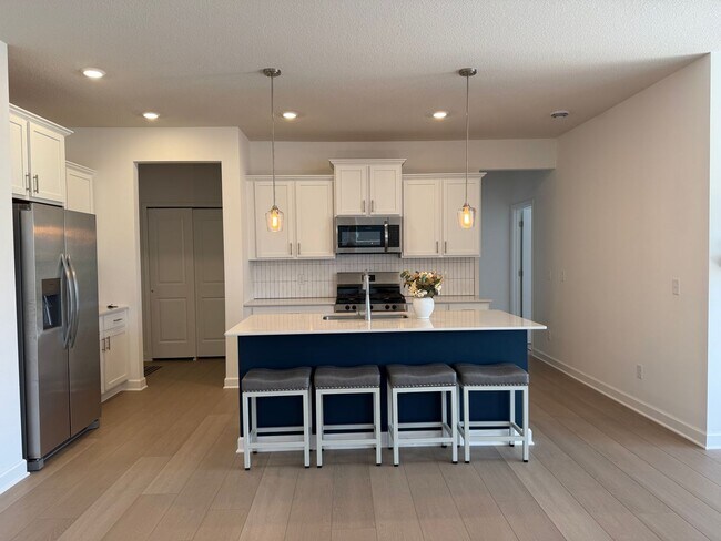 Building Photo - Stunning New Construction Home - Modern Lu...