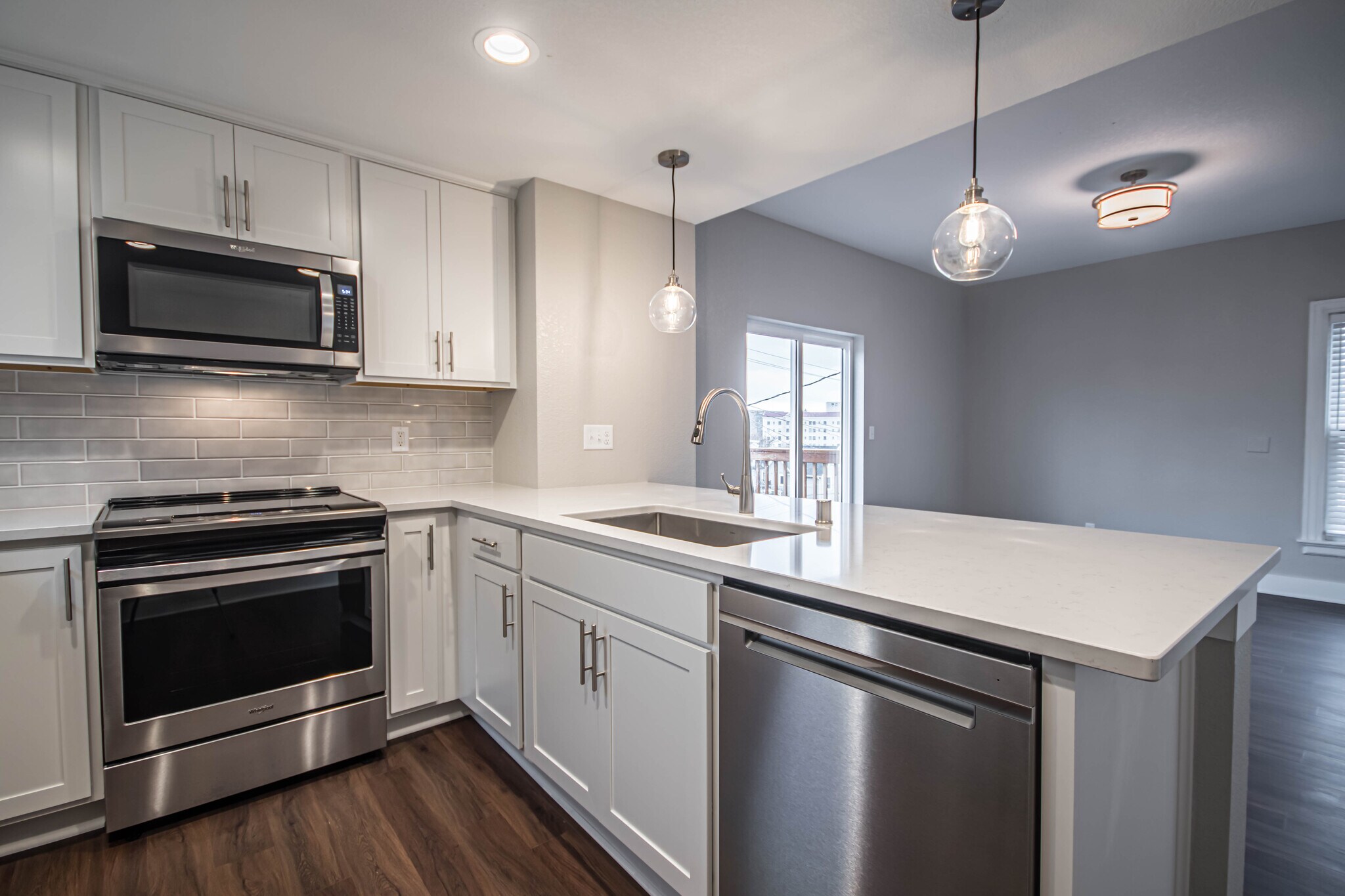 Building Photo - 1659 N Van Buren St