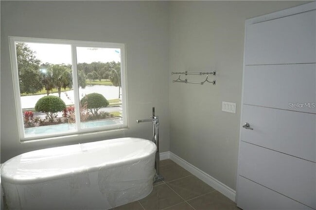 Building Photo - 1908 Greenbriar Ter