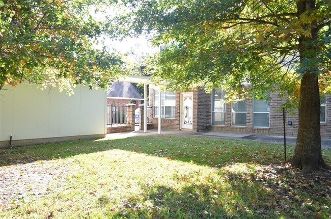 Building Photo - 11406 Lakewood Cove