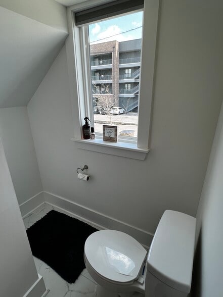 Building Photo - 1072 Zophi St