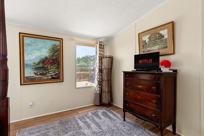 Building Photo - 705 Firefly Dr