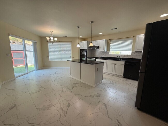 Building Photo - 4 Bedroom DuPont Home for Rent