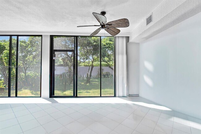 Building Photo - 11698 Briarwood Cir