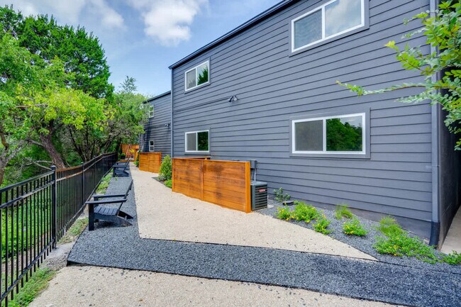 Building Photo - 513 Pecan Grove Rd