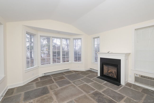 Building Photo - 792 Farmington Ave