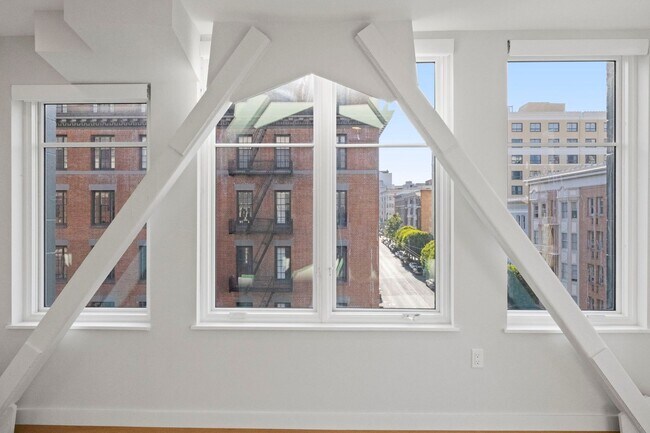 Building Photo - 693 Sutter St