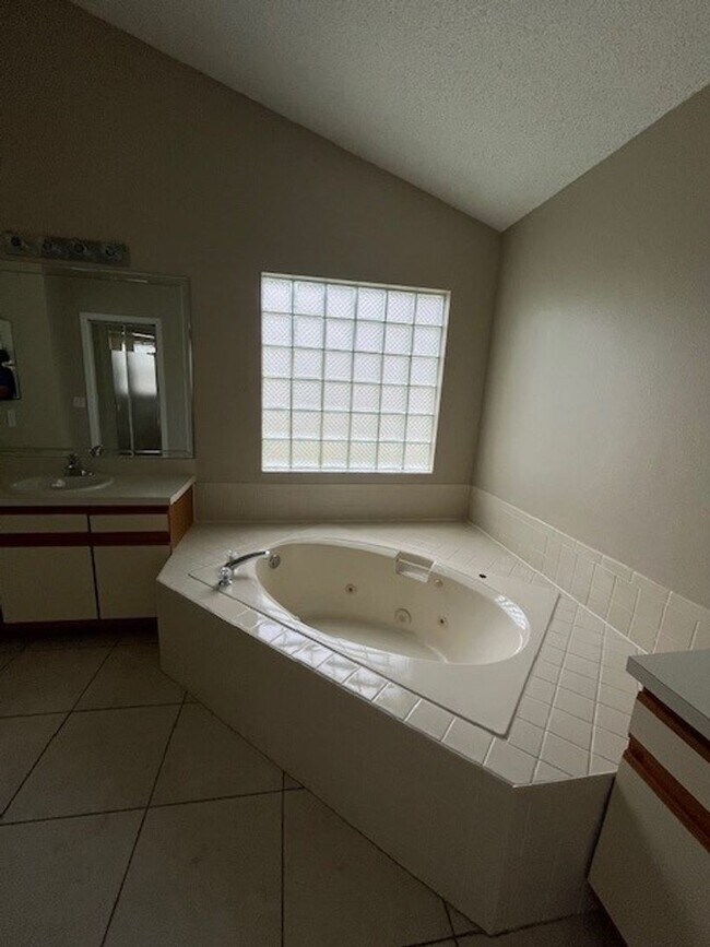 Building Photo - 1/2 off First Month of Rent! **4/2 in Copp...