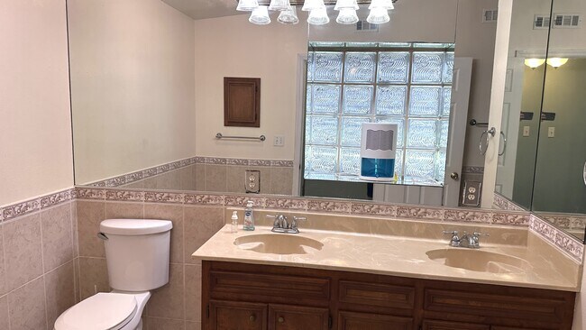 Building Photo - 3910 Herring Dr