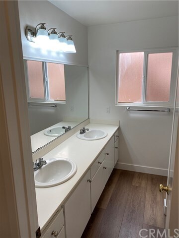 Building Photo - 2509 Bayview Dr