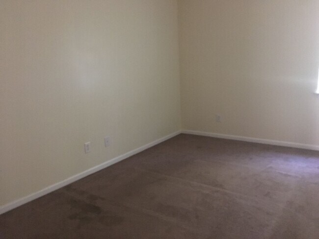 Building Photo - 107-111 Aidens Way