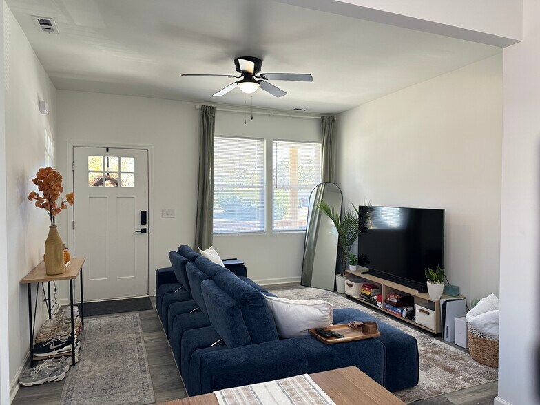 Building Photo - 152 Gregg St