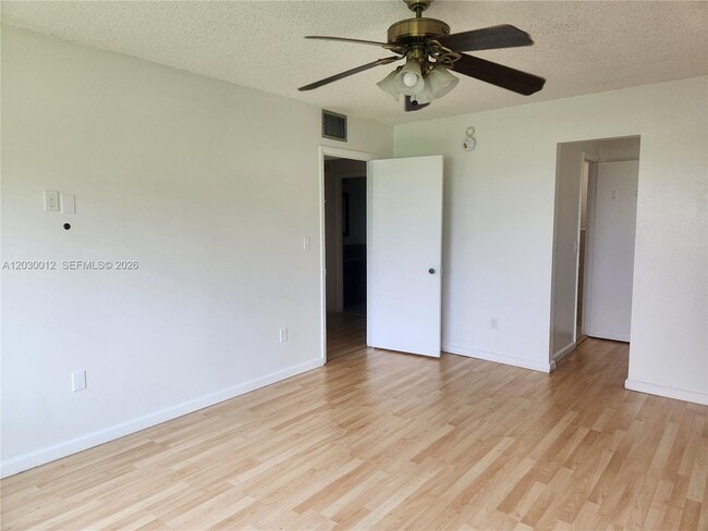 Building Photo - 14820 Naranja Lakes Blvd