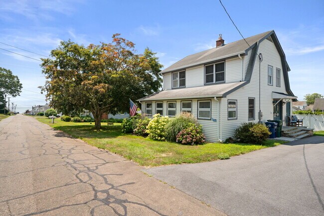 Building Photo - 33 Billow Rd