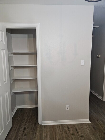 Building Photo - Room in Duplex on Stalcup Rd