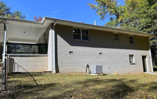 Building Photo - 2138 Springdale Rd SW
