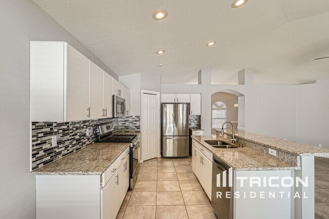 Building Photo - 30433 Tremont Dr