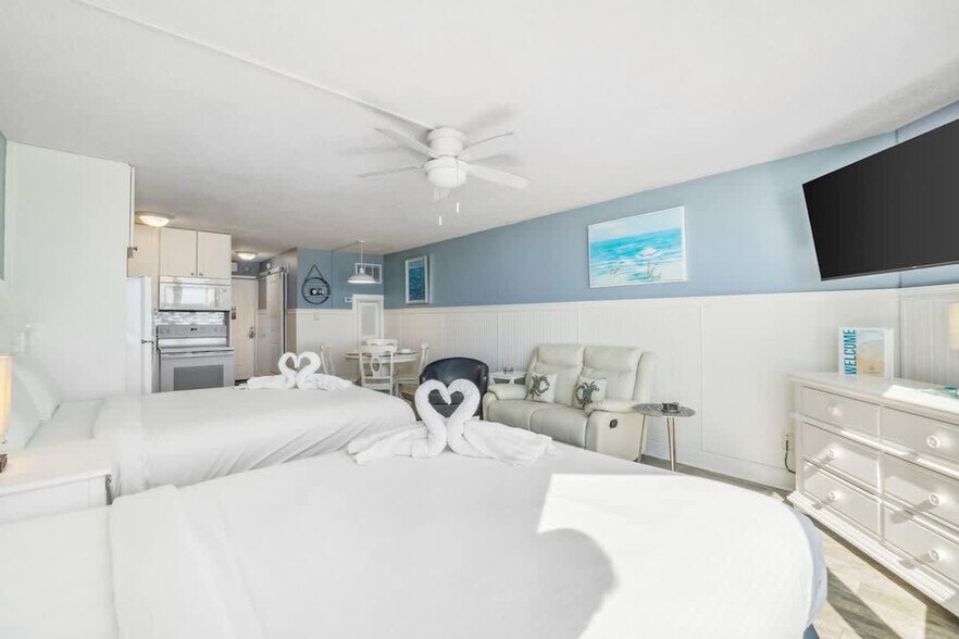 Building Photo - 8817 S Thomas Dr