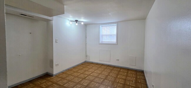 Building Photo - 4816 W Grace St