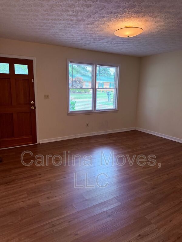 Building Photo - 107 Bismark Dr