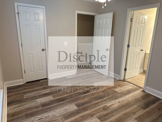 Building Photo - 67 Landing Way