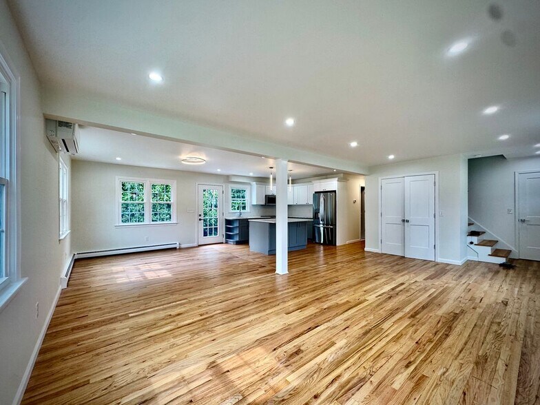 Building Photo - 38 Pepperbush Ln