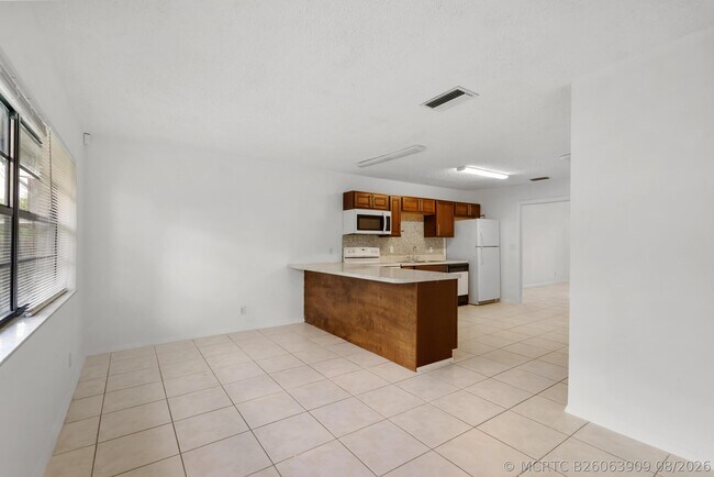 Building Photo - 4108 NW 79th Ave