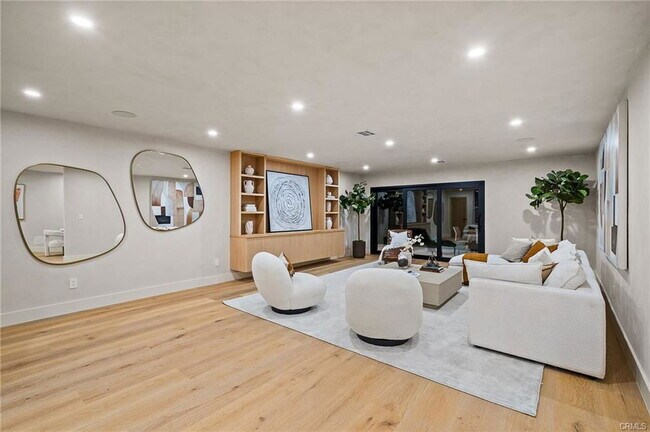 Building Photo - 5157 Woodley Ave