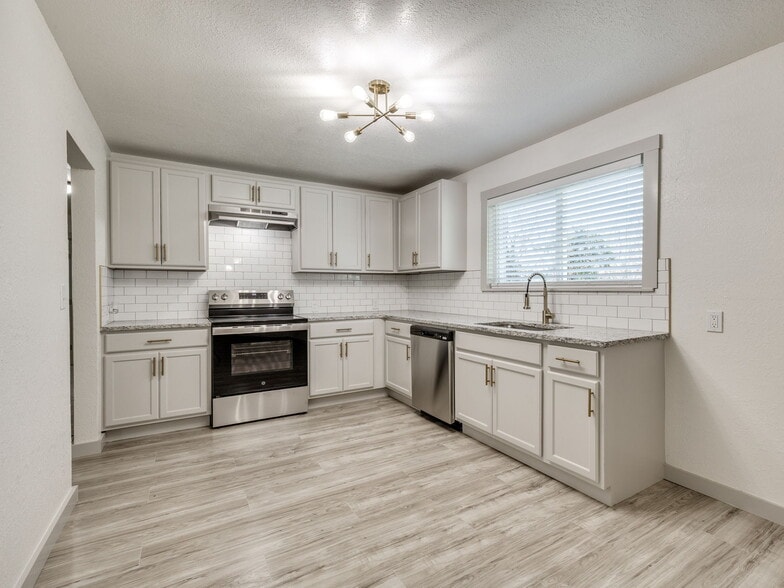 Building Photo - 1300 N McKinley Ave