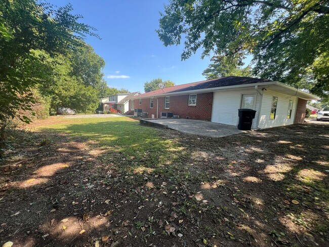 Building Photo - 1811 Battleground Dr