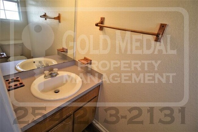Building Photo - 4509 Deek Dr