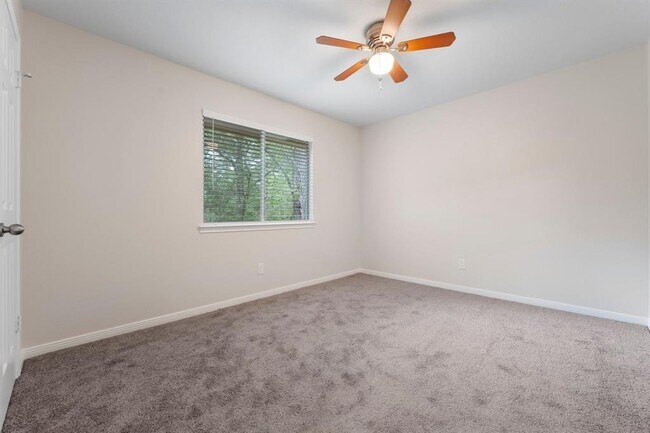 Building Photo - 49 W Southfork Pines Cir
